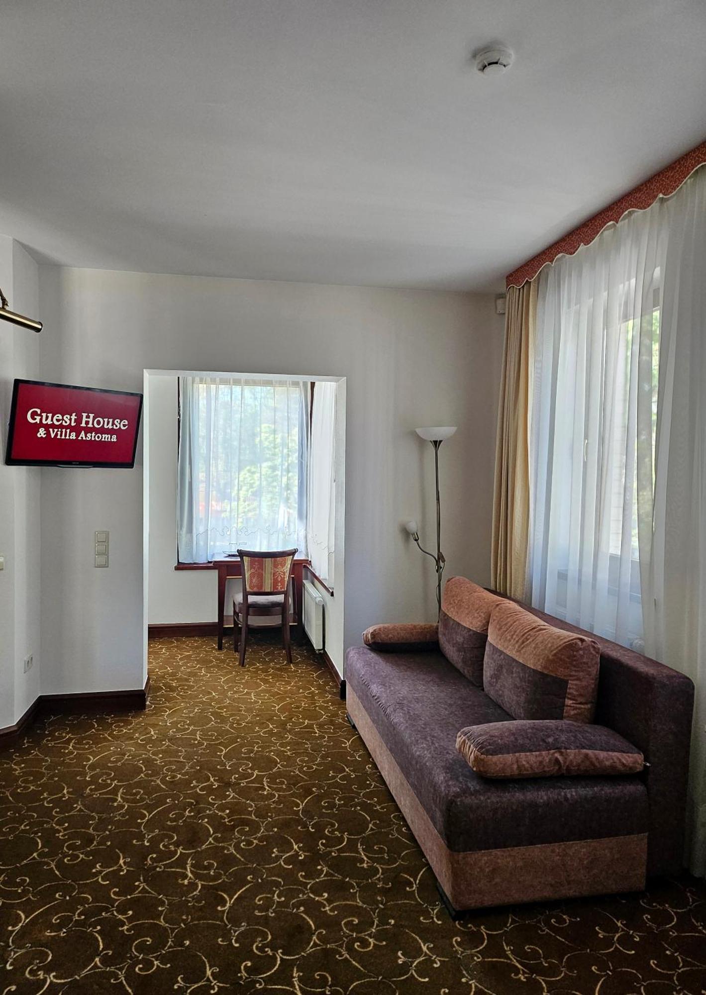 Guest House & Villa Astoma Palanga Bagian luar foto