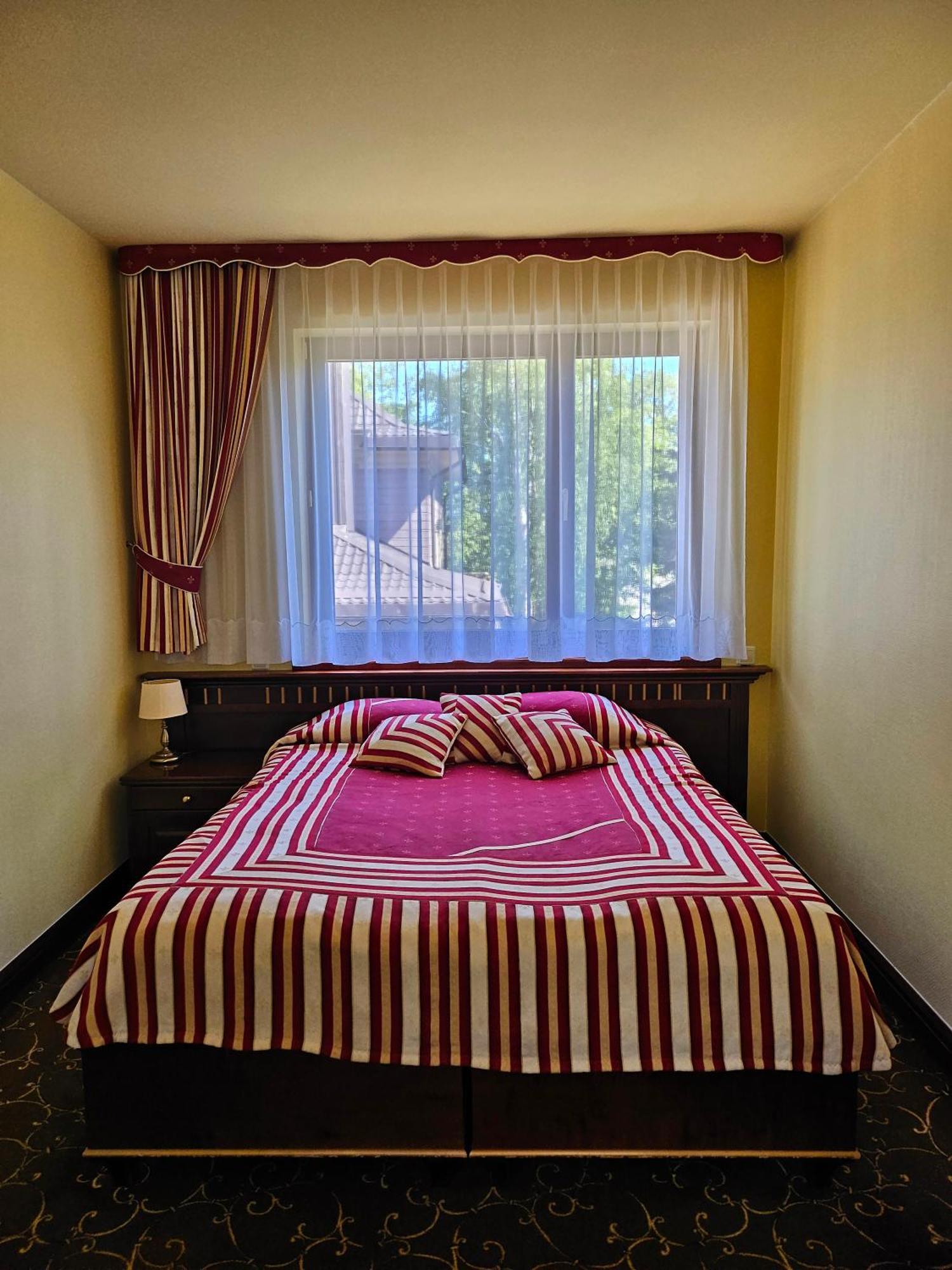 Guest House & Villa Astoma Palanga Bagian luar foto