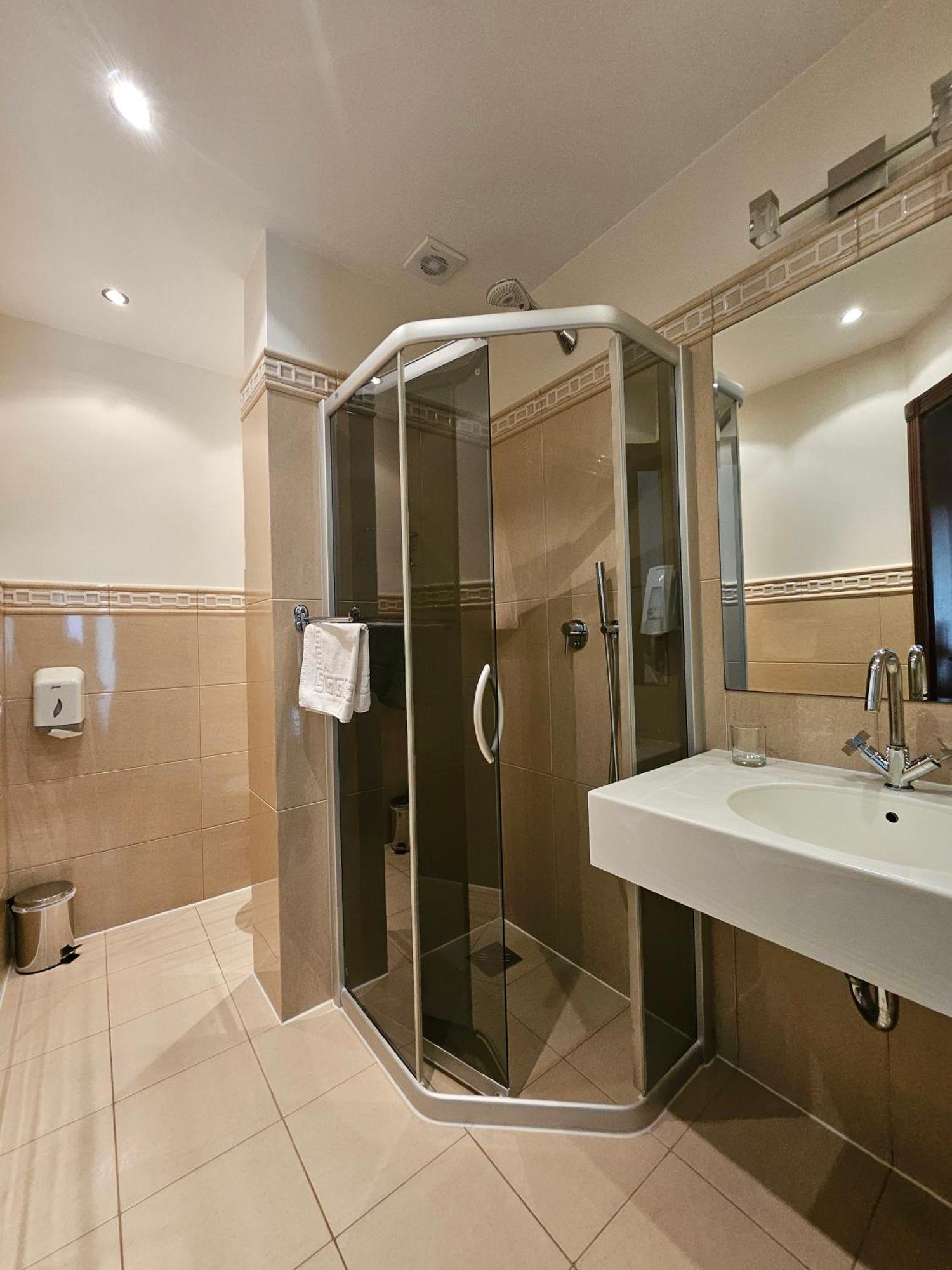Guest House & Villa Astoma Palanga Bagian luar foto