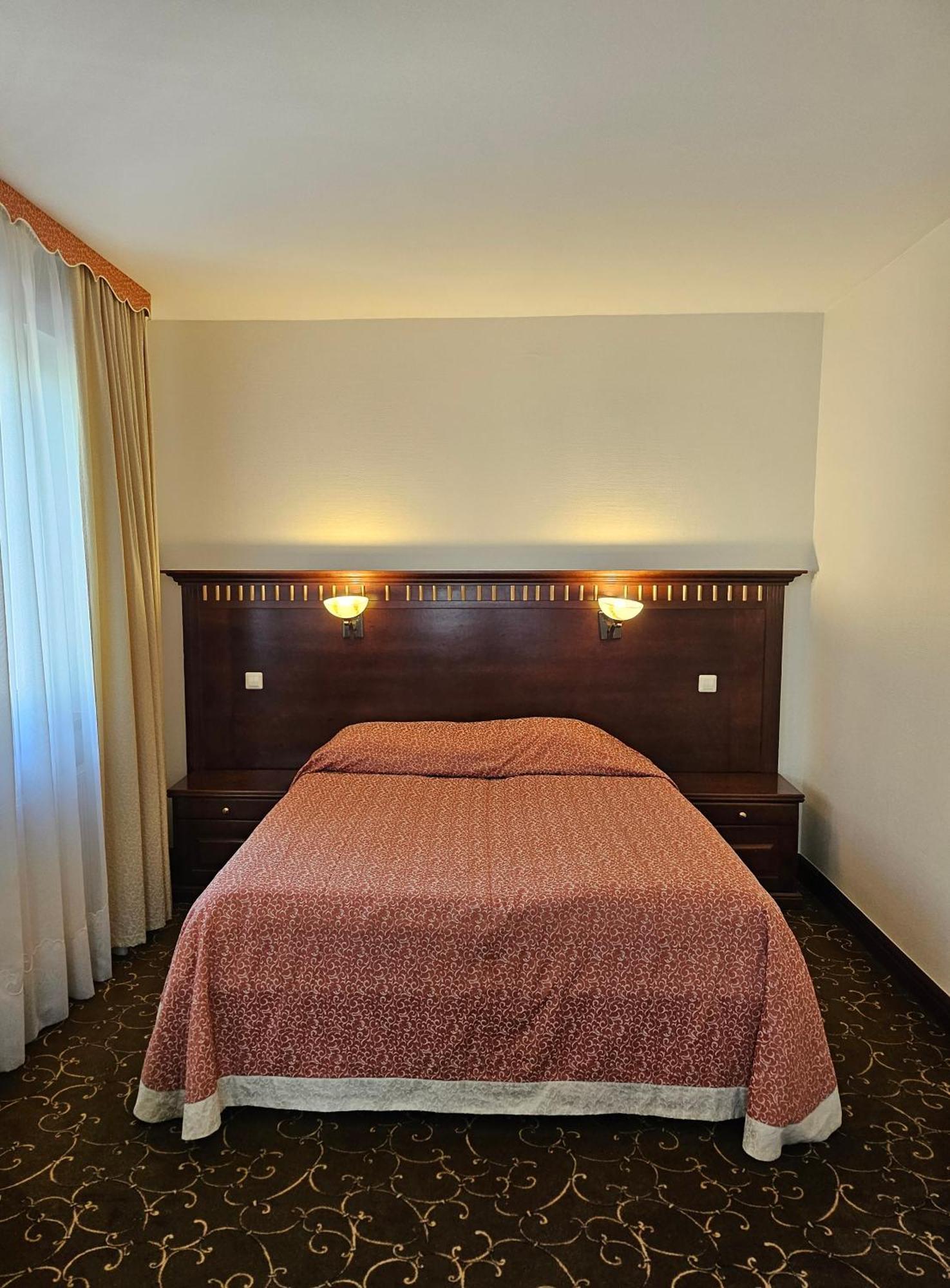 Guest House & Villa Astoma Palanga Bagian luar foto