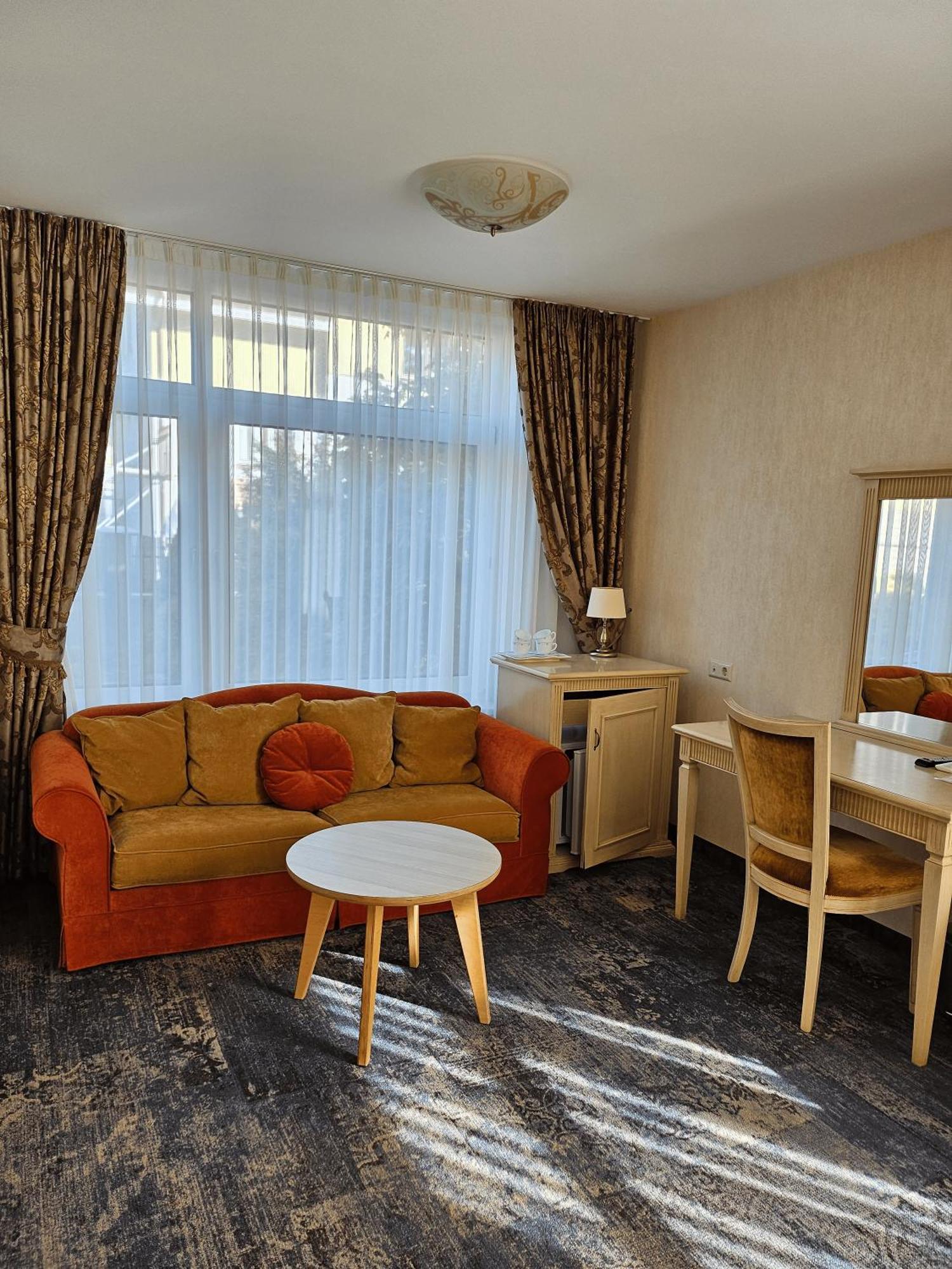 Guest House & Villa Astoma Palanga Bagian luar foto